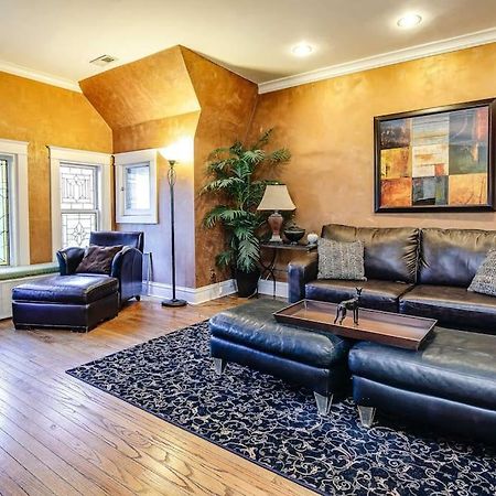 Historic And Unique Brownstone In Gold Coast - Downtown - 3 Apartment Chicago Ngoại thất bức ảnh