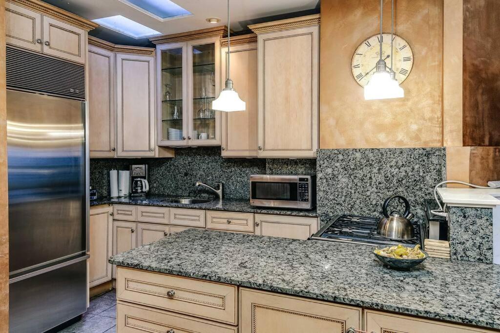 Historic And Unique Brownstone In Gold Coast - Downtown - 3 Apartment Chicago Ngoại thất bức ảnh