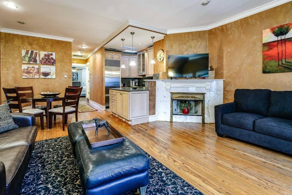 Historic And Unique Brownstone In Gold Coast - Downtown - 3 Apartment Chicago Ngoại thất bức ảnh