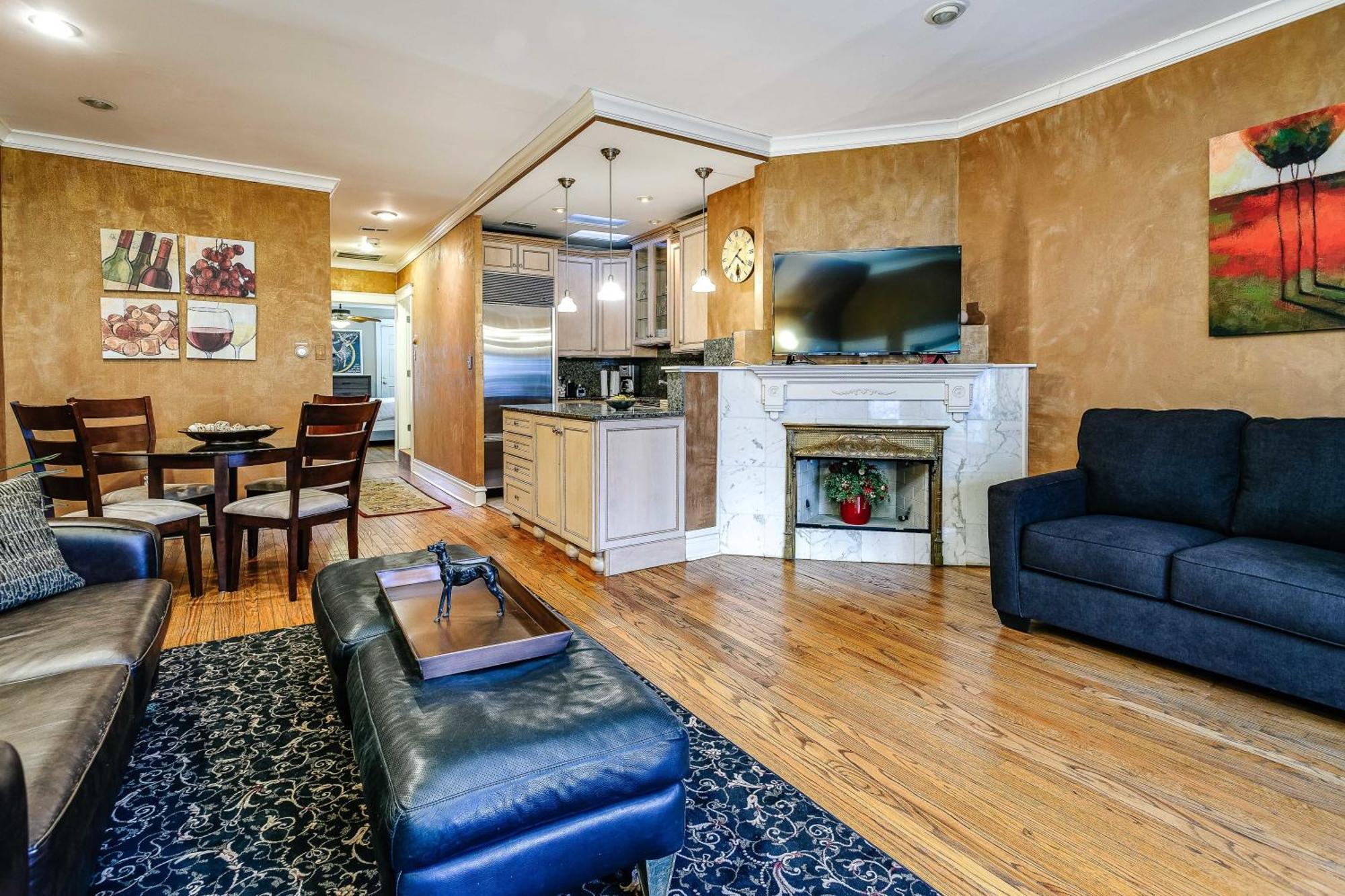 Historic And Unique Brownstone In Gold Coast - Downtown - 3 Apartment Chicago Ngoại thất bức ảnh