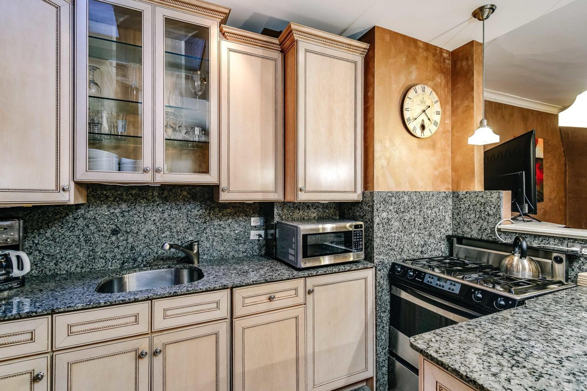 Historic And Unique Brownstone In Gold Coast - Downtown - 3 Apartment Chicago Ngoại thất bức ảnh